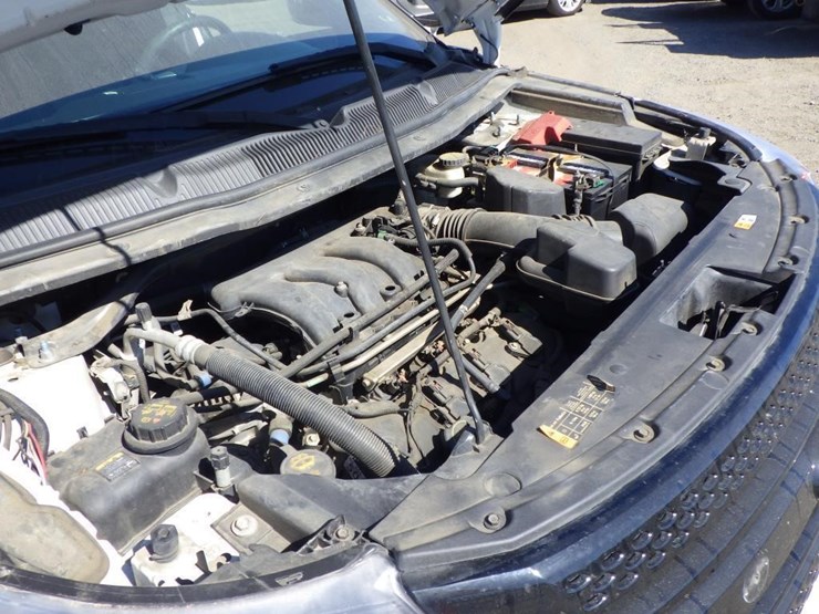 2015-ford-explorer-image-11