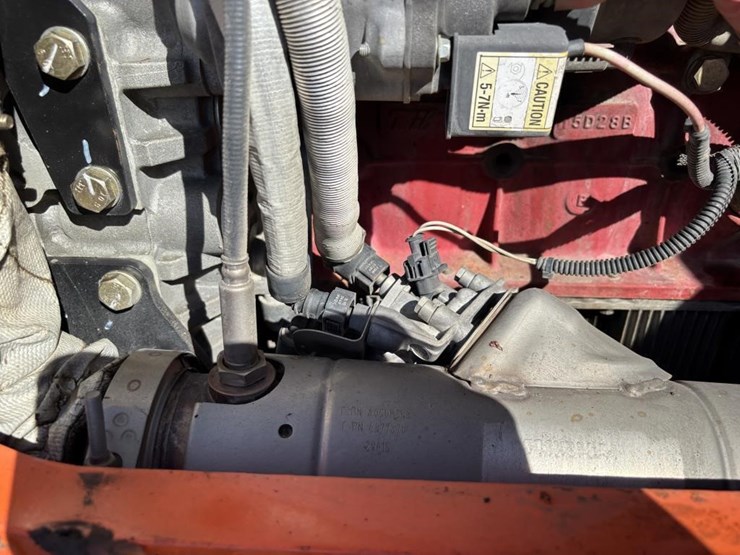 2016-jlg-8042-image-53