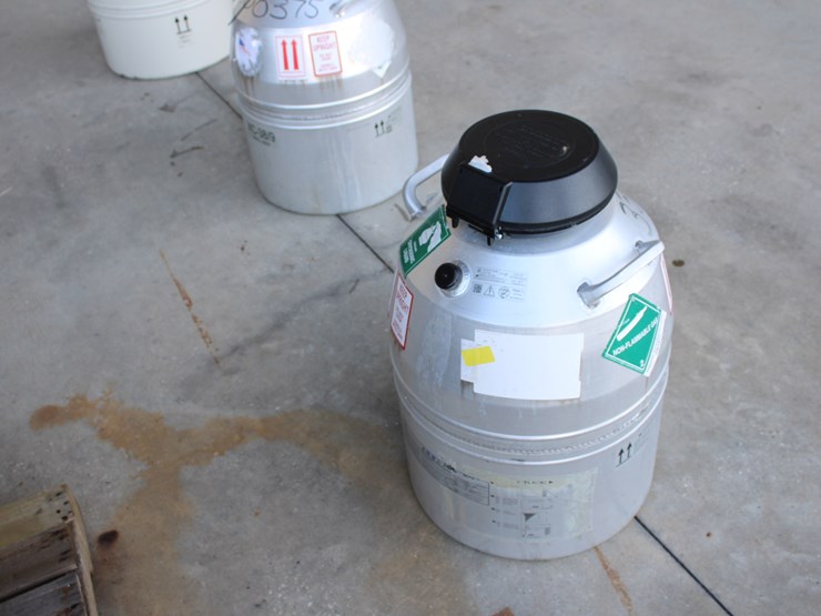 #1033-•-livestock-semen-tank-image-2