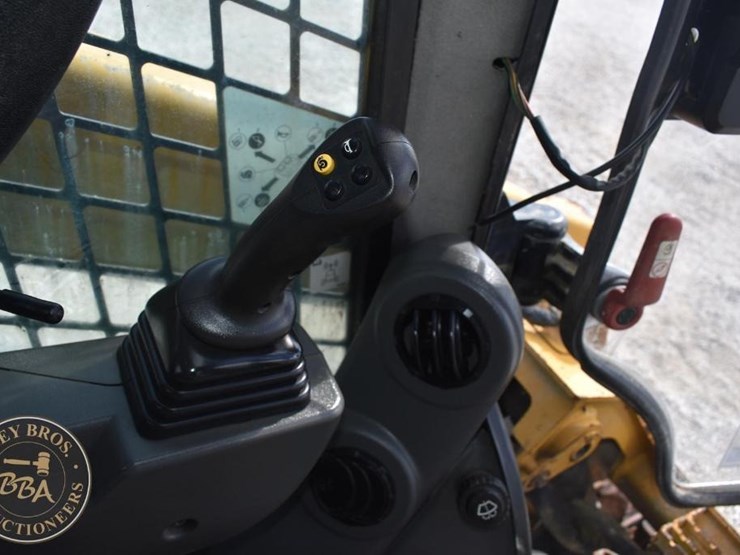 2020-caterpillar-289d3-image-57