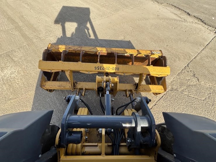 2018-deere-210lep-image-40