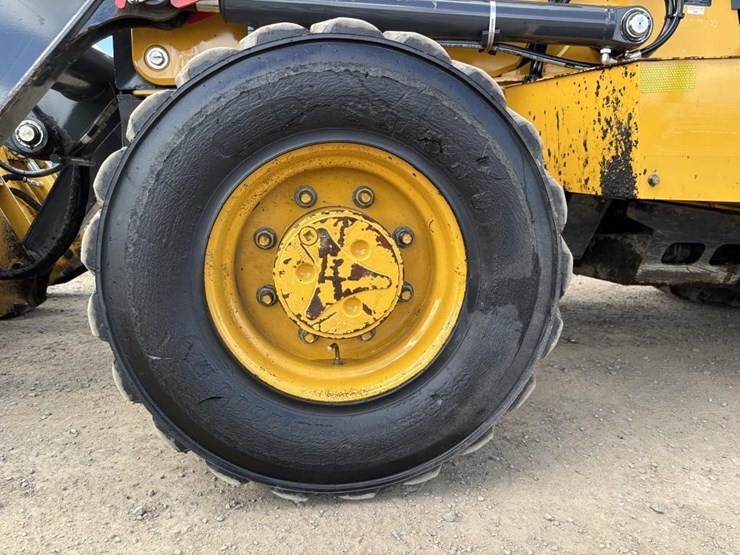 2018-deere-210lep-image-23