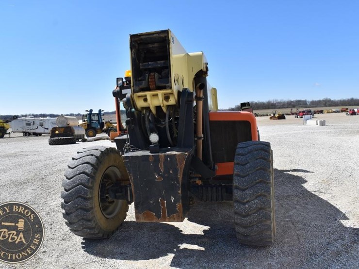 2014-jlg-g12-55a-image-20