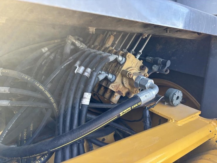 2018-deere-210lep-image-22