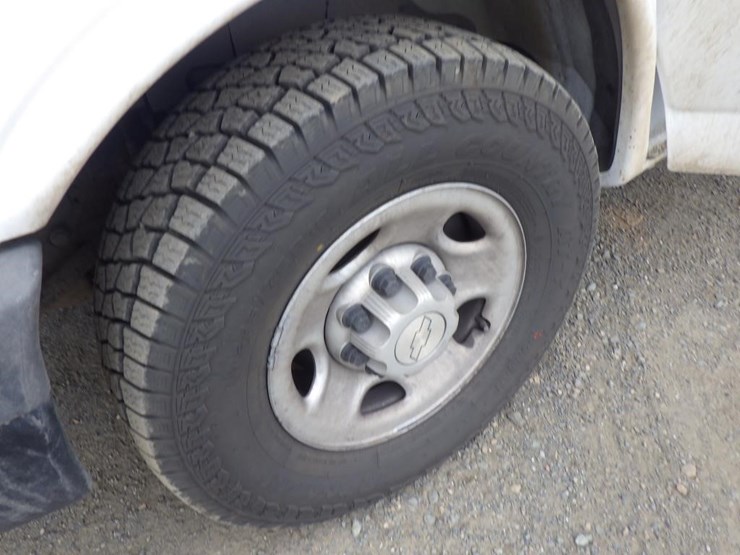 2016-chevrolet-express-2500-image-13