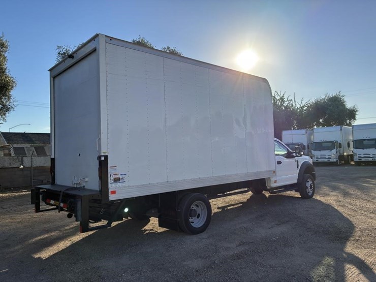 2022-ford-f450-xl-image-3