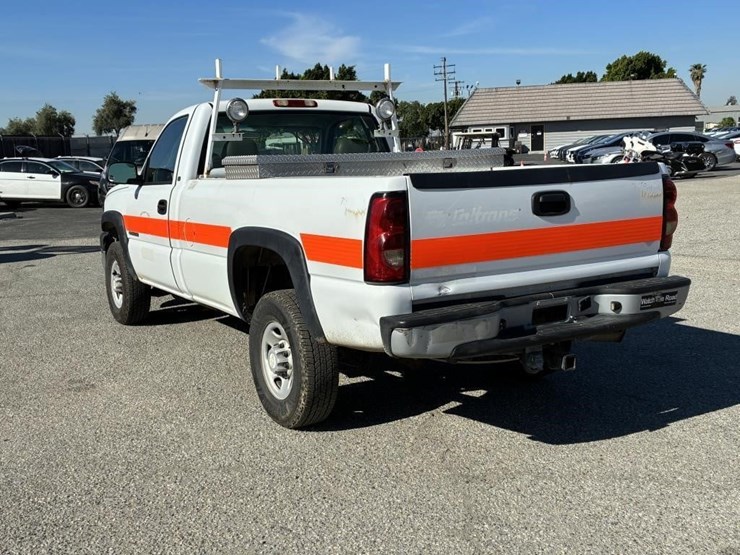 2005-chevrolet-silverado-2500-image-4
