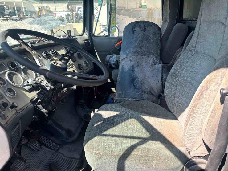 1994-ford-ltl9000-image-9