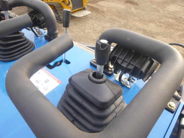 2026-zjg-zj-380-skid-steer-track-loader-image-16