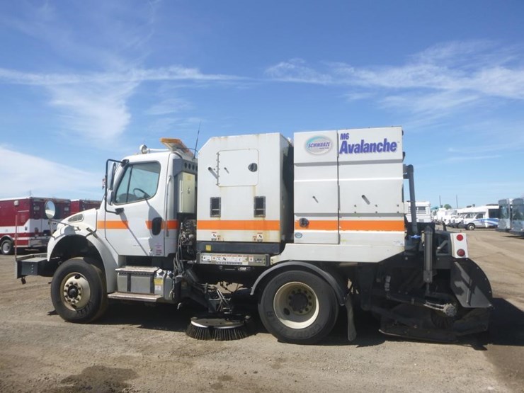 2017-freightliner-m2-106-image-5