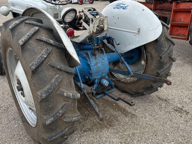 1954-ford-naa-image-11