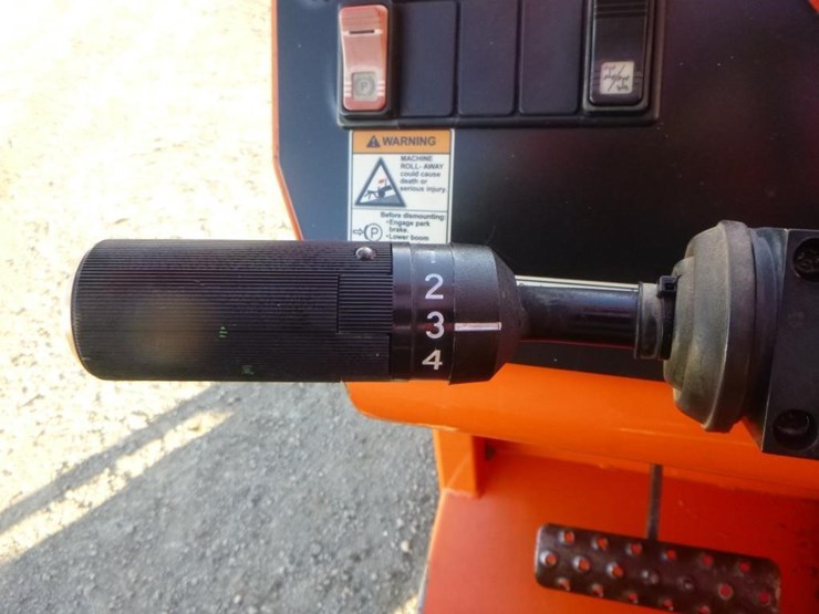 2018-jlg-8042-image-23