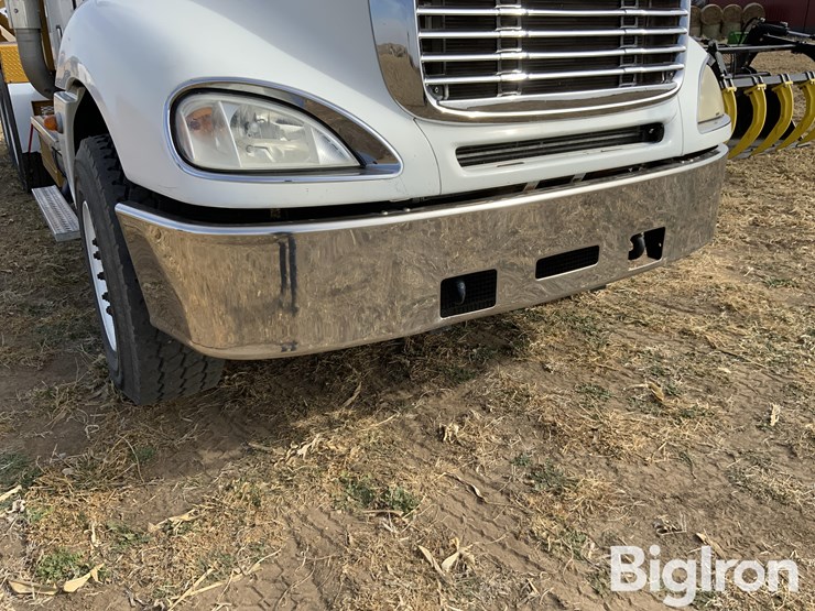 2006-freightliner-columbia-120-image-10