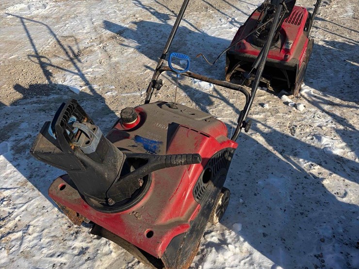 toro-power-clear-snow-blower-image-1