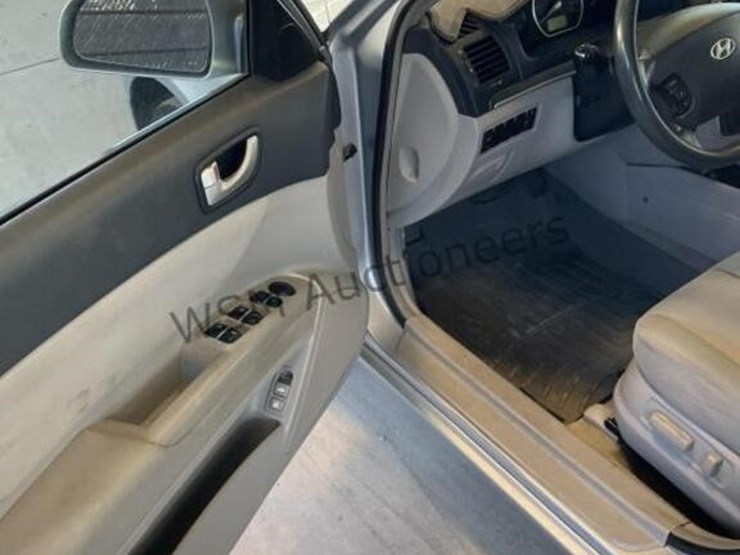 2008-hyundai-sonata-gls-sdn-image-23