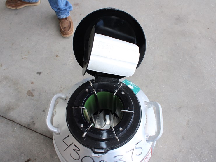 #1034-•-livestock-semen-tank-image-3