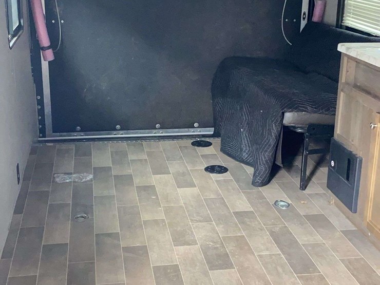 2019-dutchmen-coleman-lantern-edition-250tq-image-13