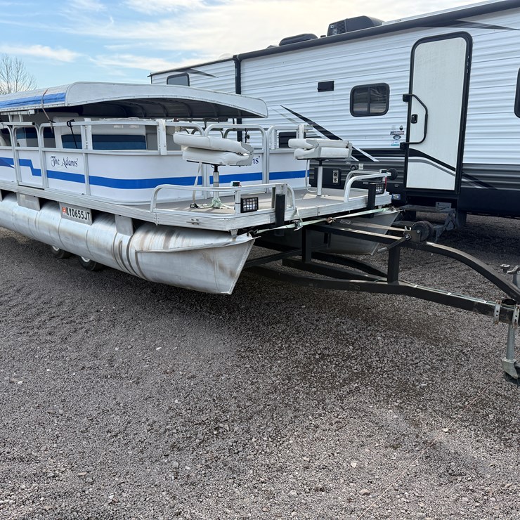 #34 • 20' PONTOON BOAT