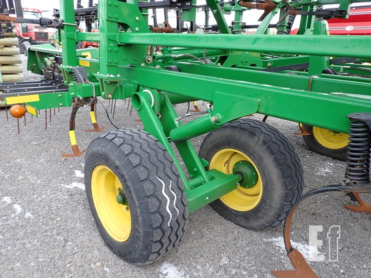 2013-john-deere-2310-image-7