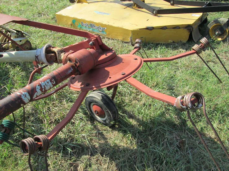 new-holland-157-image-9