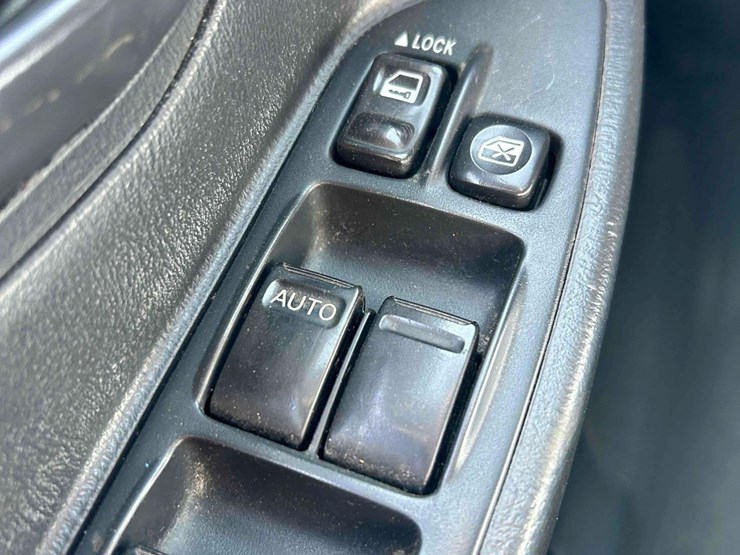 2004-subaru-impreza-awd-sedan-image-29