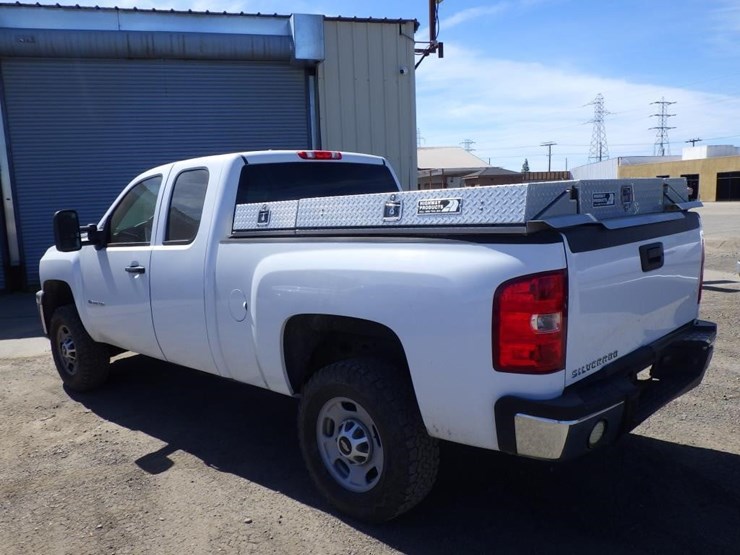 2013-chevrolet-2500hd-image-4