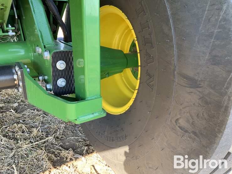 2021-john-deere-560m-image-18