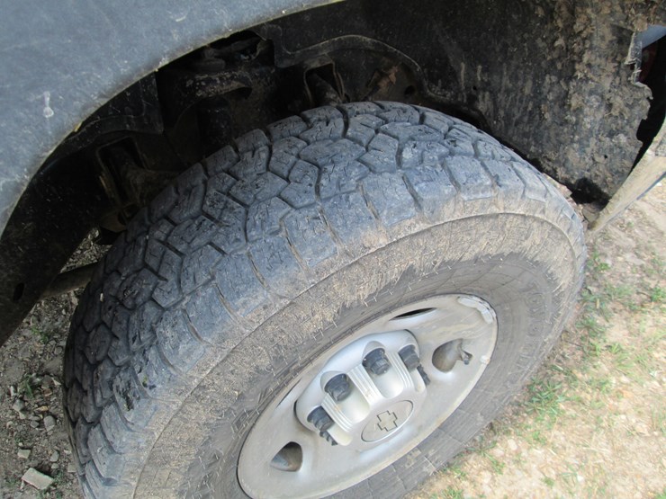 2006-chevrolet-2500hd-image-13