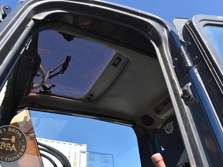 2022-case-cx75csr-image-78