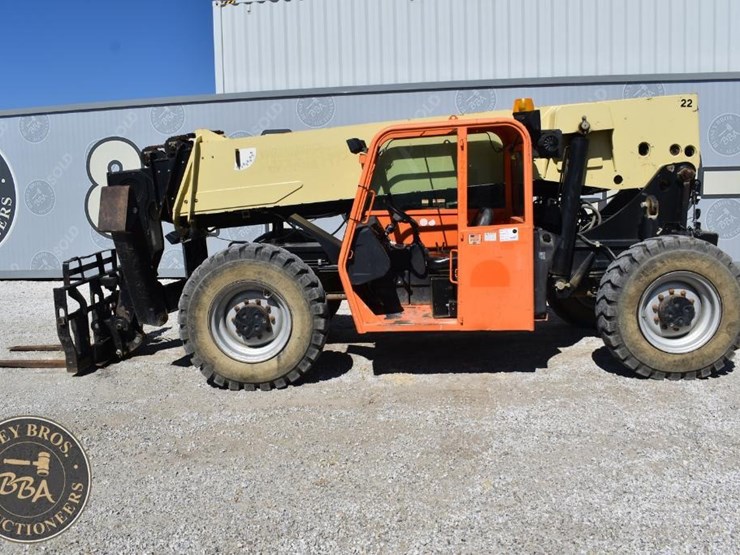 2014-jlg-g12-55a-image-11