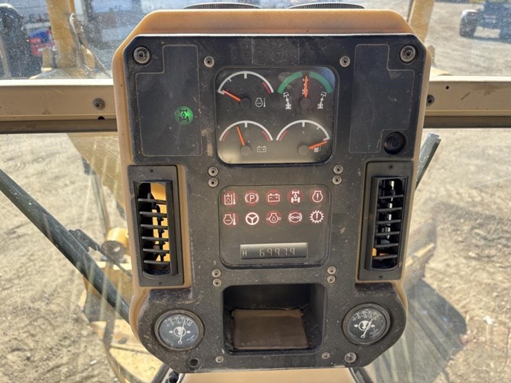 2006-caterpillar-143h-image-44