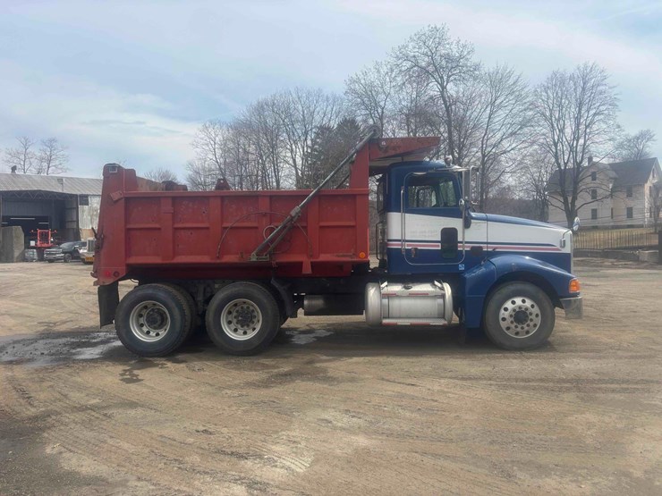 2004-peterbilt-385-image-1