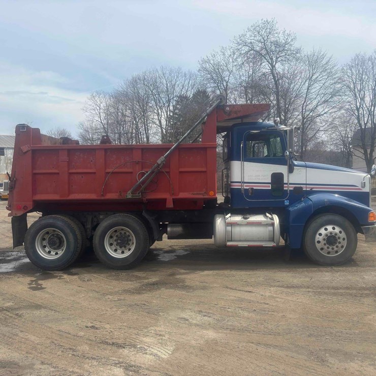 2004 PETERBILT 385