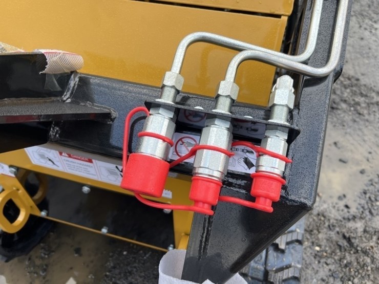 2026-agt-mx-crt23-mini-compact-track-loader-image-10