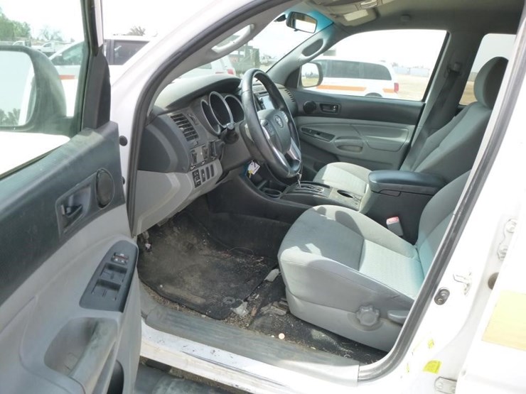 2013-toyota-tacoma-image-10