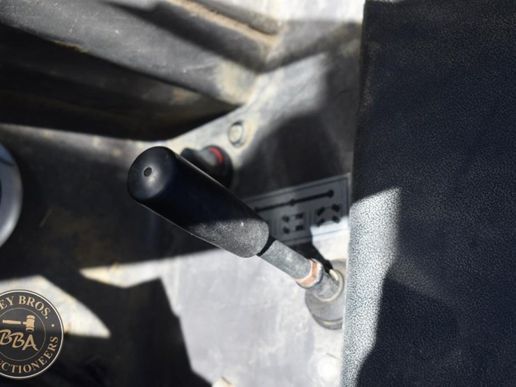 2013-manitou-mlt845-120-image-48