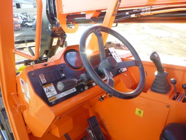 2018-jlg-8042-image-22