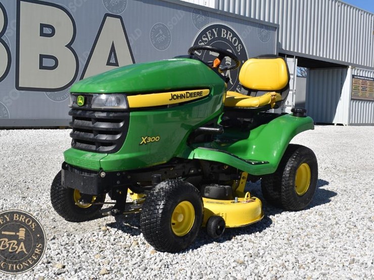 2008-john-deere-x300-image-1