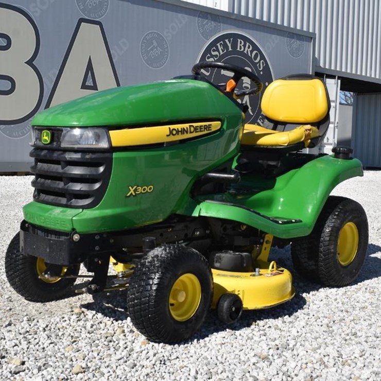 2008 JOHN DEERE X300