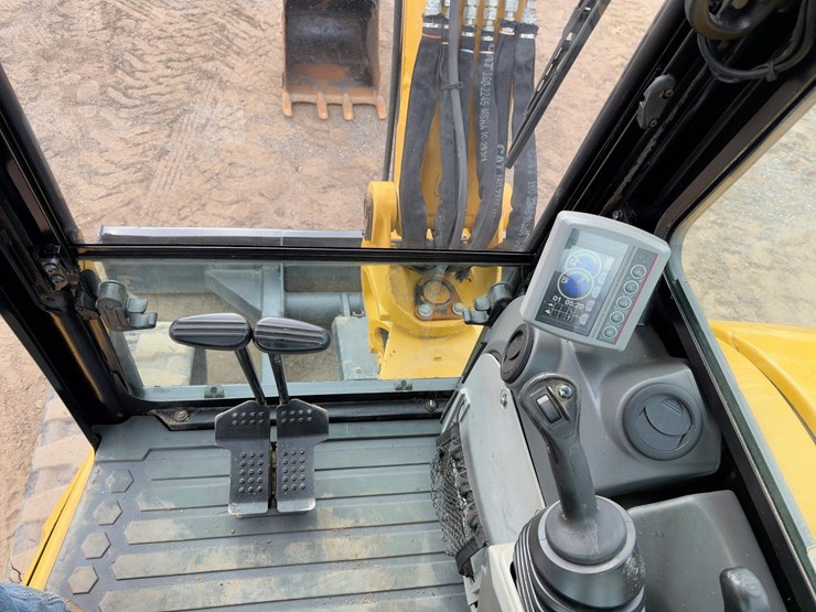 2017-caterpillar-305e2-cr-image-31