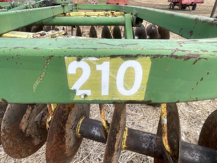 john-deere-210-image-10