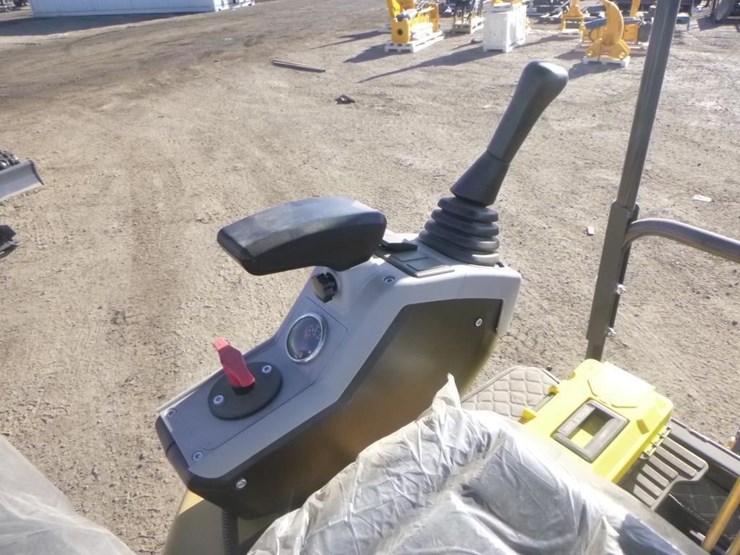 me20-hydraulic-excavator-image-22