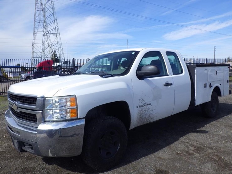 2008-chevrolet-2500hd-image-2