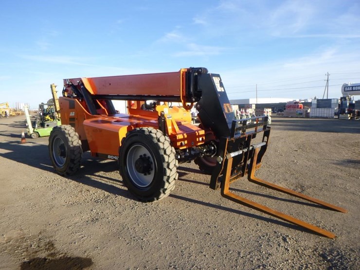 2018-jlg-8042-image-2