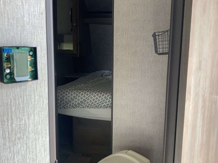 2019-dutchmen-coleman-lantern-edition-250tq-image-21