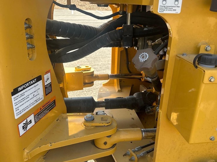 2022-john-deere-644-image-15