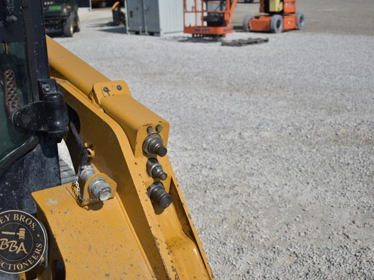 2023-caterpillar-259d3-image-19