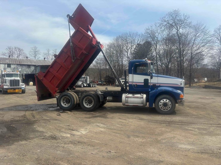 2004-peterbilt-385-image-4