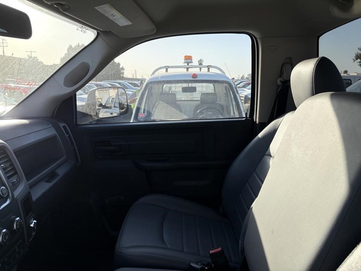 2016-dodge-2500-image-13