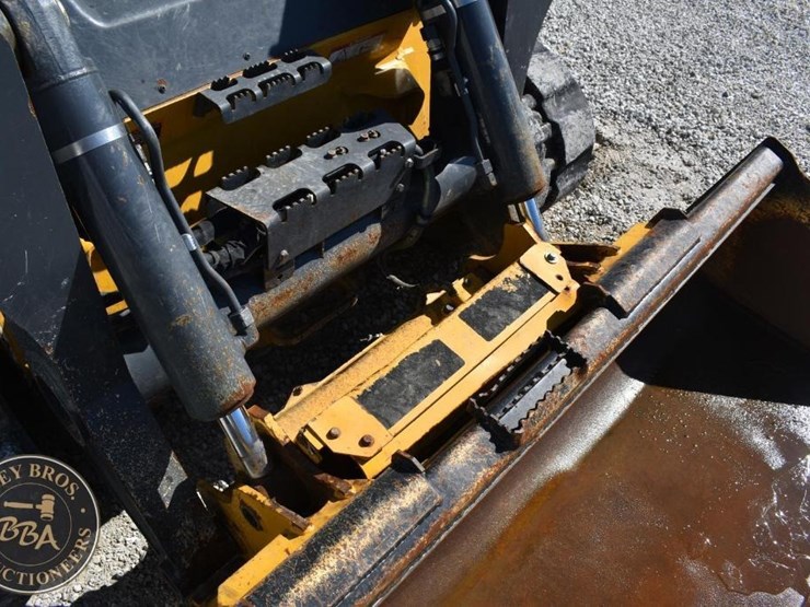 2023-deere-333g-image-30